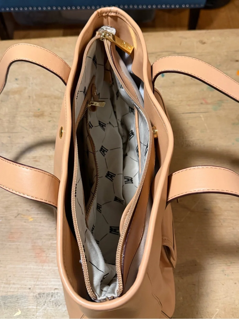 Leather Tote Bag in Tan - Classic Women’s Carryall - Picture 4 of 4